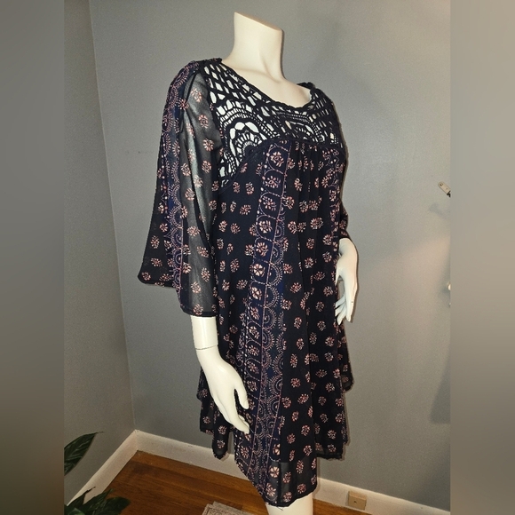 Japna Blue with Pink Print Lined Crocheted Neck Detail Mini Trapeze Dress Sz S - Picture 2 of 11